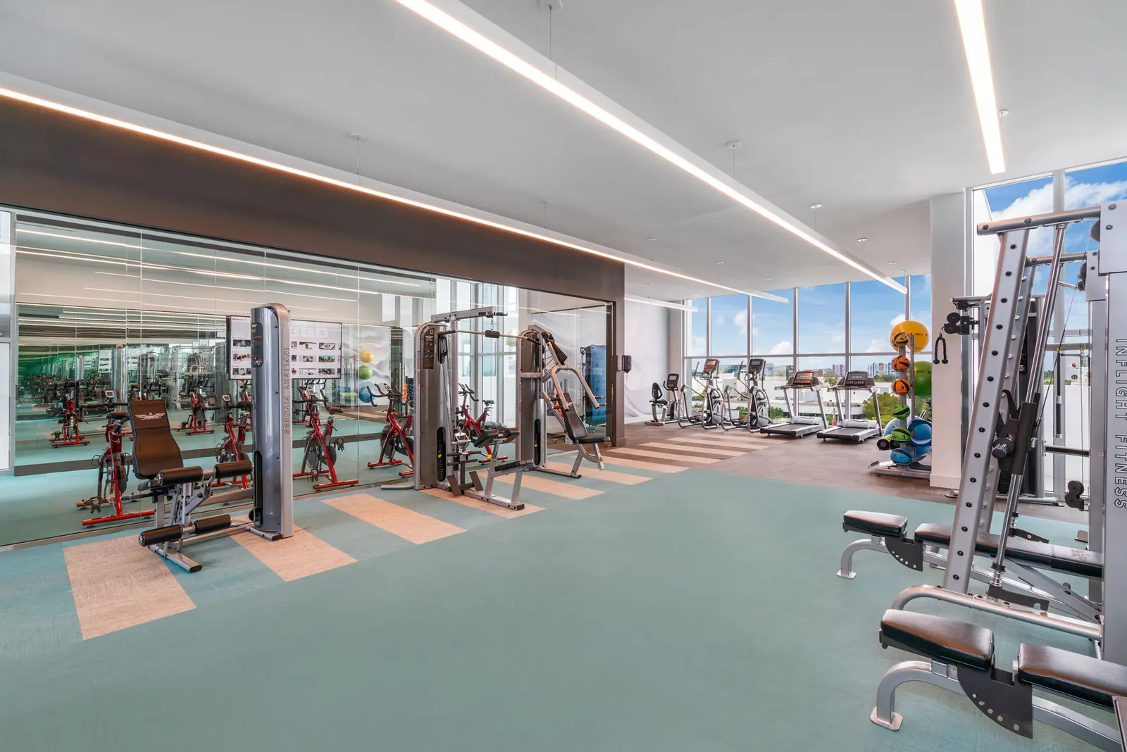 River District 14 — Gimnasio